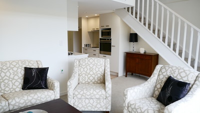 West facing apartment with upstairs loft area